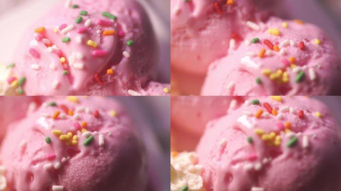 一碗美味的草莓冰淇淋味，甜食点缀着五颜六色的点缀。
