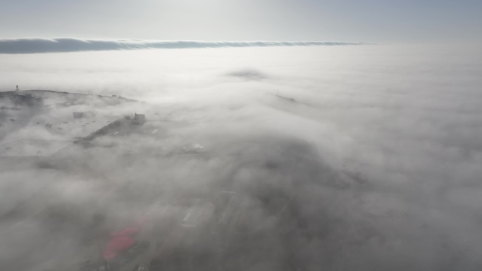 航拍威海高区小石岛港湾上空的平流雾