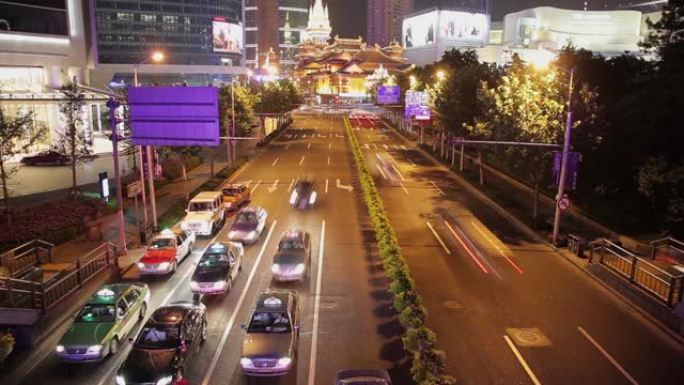 中国上海市静安区交通高峰时间流逝。