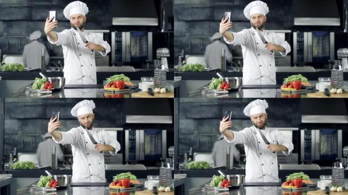 厨师在厨房拍照。厨师用刀在手机上自拍。