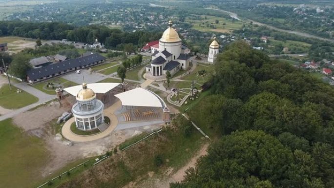 空中射击，飞越乌克兰Goshiv修道院