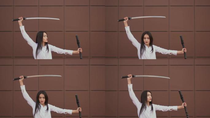 泰国美女戏剧性地从鞘中拔出剑，并迅速转向相机