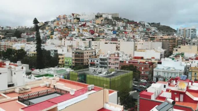 大加那利岛拉斯帕尔马斯的鸟瞰图-山上老城区的美丽鸟瞰图。西班牙建筑，多彩城市