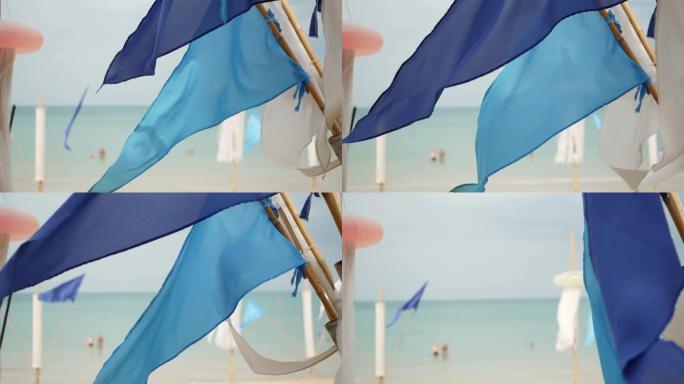 蓝旗随风飘扬。热带海滩多云天气下，小三角蓝旗随风飘扬
