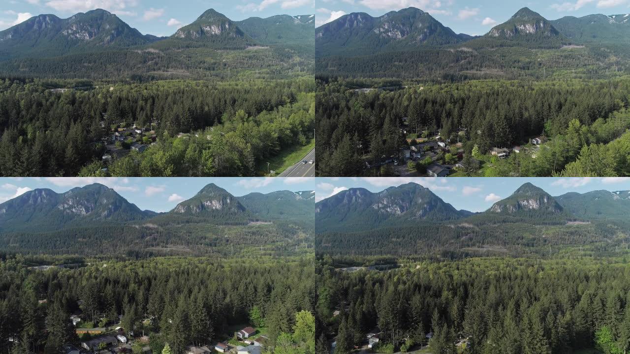 美国西北部华盛顿州山区小镇金条的鸟瞰图。无人机视频具有加速的前进摄像机运动。