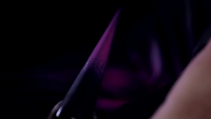 尖尖的紫色指纹钉
