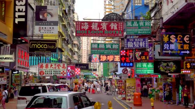 繁忙街道上的许多传统中国标志。