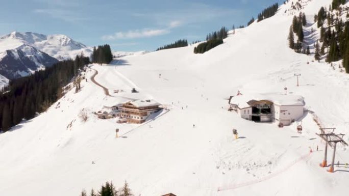 奥地利阿尔卑斯山滑雪胜地的鸟瞰图