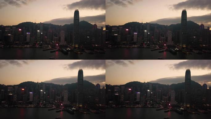 香港城的现代摩天大楼。日出时香港城的建筑物。