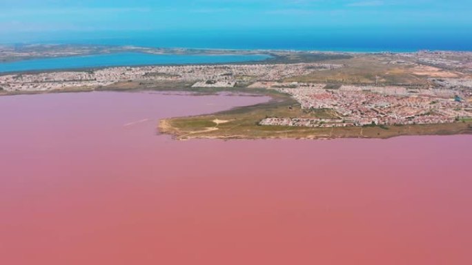 粉红色盐海水蒸发池的鸟瞰图