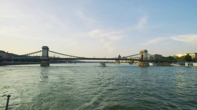 萨圣©陈义链桥与多瑙河