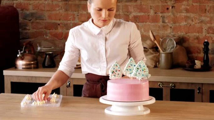 蛋糕商务糕点厨师装饰粉色蛋糕