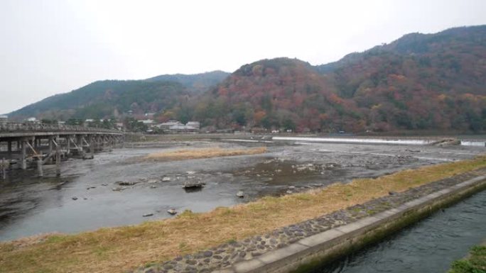 Togesu-kyo桥是一座跨越日本京都岚山桂川的桥梁
