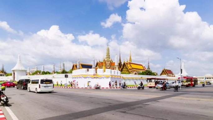 Wat Phra Kaew或泰国曼谷城墙和堡垒内大皇宫中的翡翠佛寺-延时