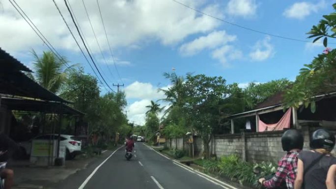 印度尼西亚巴厘岛乡村骑行被摩托车接管