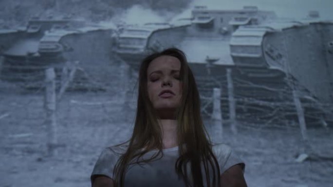 战争视频投射到一个闭着眼睛的女孩脸上