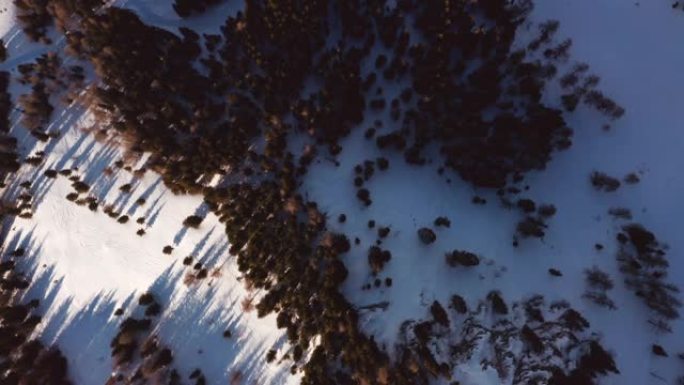 奥地利白雪覆盖的大山。