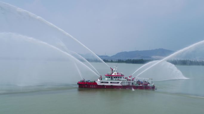 大湾区消防船喷水试验1