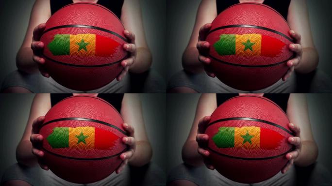涂有塞内加尔国旗的篮球