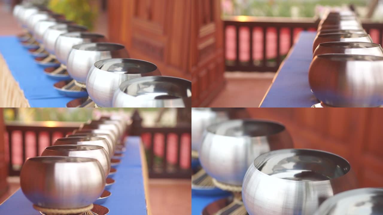 3张传统的泰国婚礼与佛教施舍碗在早晨举行仪式。