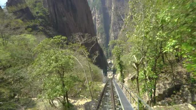 中国黄山的西海峡谷缆车。