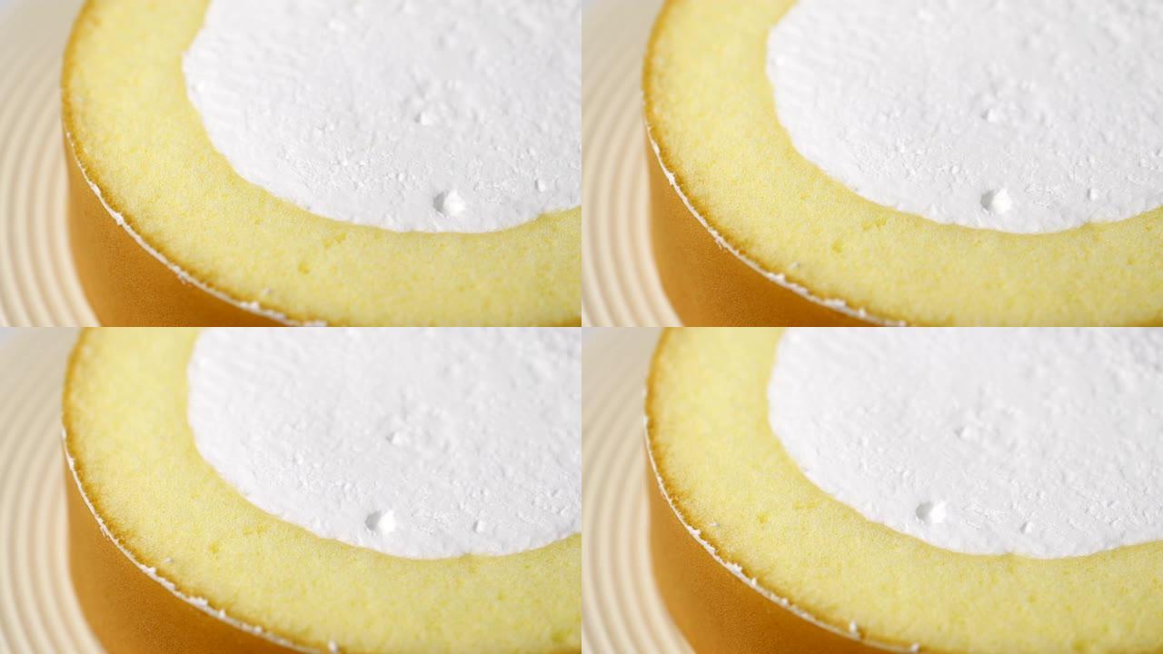 香草搅打奶油蛋糕卷，以4k分辨率特写旋转