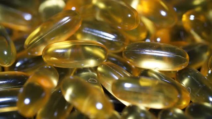 鱼肝油omega 3凝胶胶囊在黑色镜面上分离