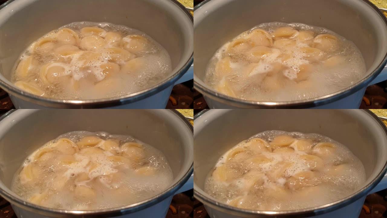 用开水煮饺子