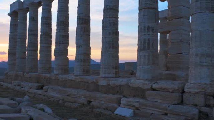 希腊日落时在苏尼奥角的波塞冬神庙遗址