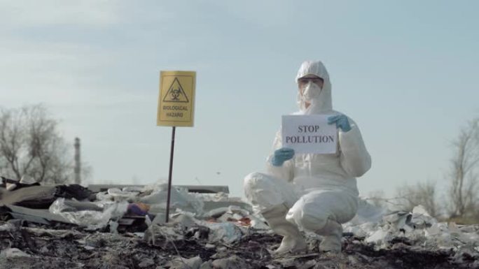 环境污染问题，危险品工人穿防护服显示标志停止污染垃圾场上有指针生物危害