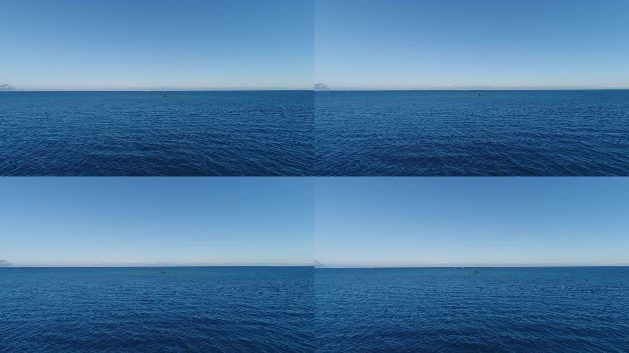 美丽大海中央的气象塔鸟瞰图-4k视频