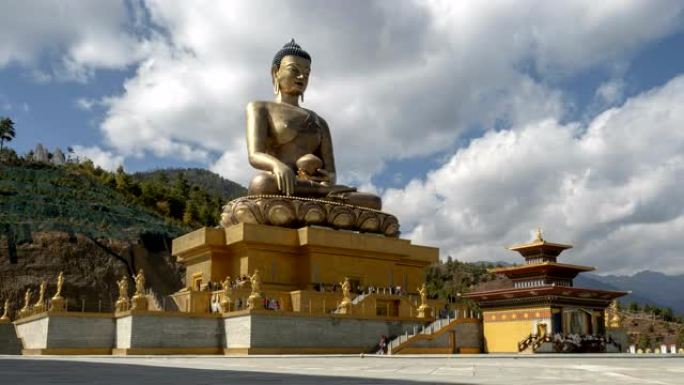 不丹坐佛雕像的时间流逝