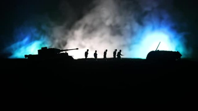 战争的概念。军事剪影战斗场景的战争雾天空背景。攻击的场景。装甲车辆和步兵。创造性的成分