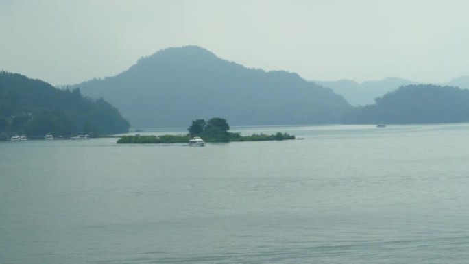 台湾日月潭水上船只