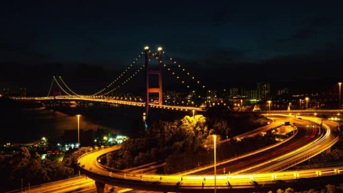 香港4k城市延时日落青花马大桥，在中国夜间提供高速公路交通运输和摩天大楼城市景观商业金融大厦的驾驶汽