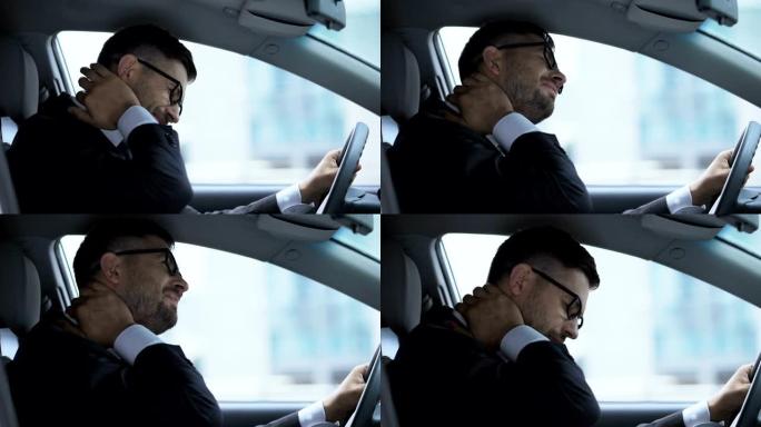 商务司机坐在驾驶座上按摩麻木的脖子，久坐的生活方式