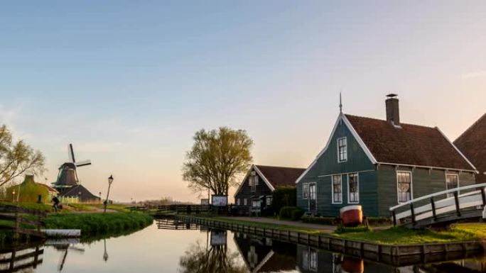 荷兰传统房屋日出时间流逝在阿姆斯特丹Zaanse Schans村，荷兰延时4K