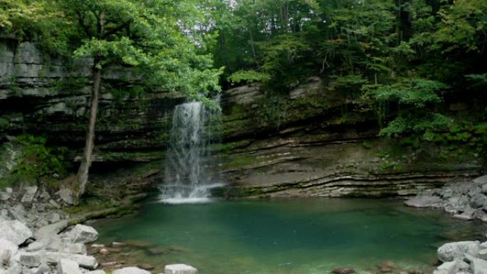 佐治亚州一个风景如画的小瀑布