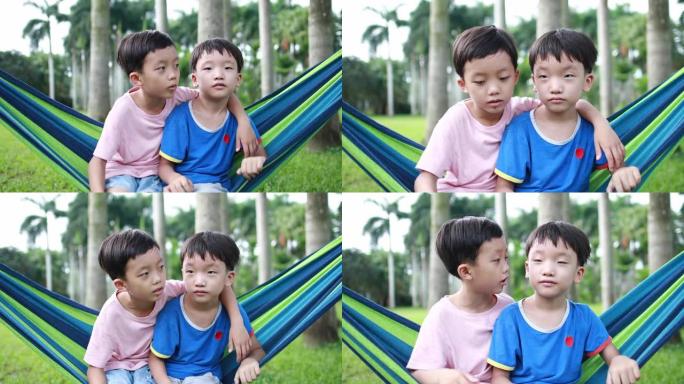 小男孩在吊床上休息