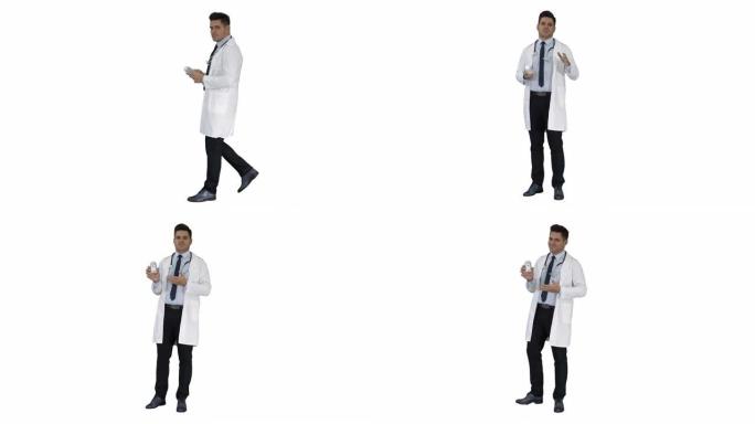 临床医生在白色背景上展示药物并与相机交谈