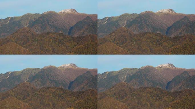 日本日光中禅寺湖山上的草津山-白根和秋天的颜色