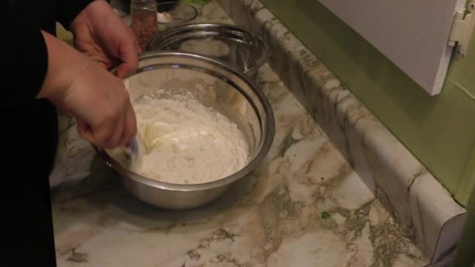 制作饼干烹饪视频序列，显示配料的搅拌和混合