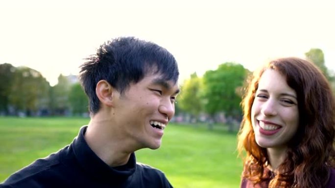 极其快乐的混合种族亚洲高加索夫妇一起笑慢动作