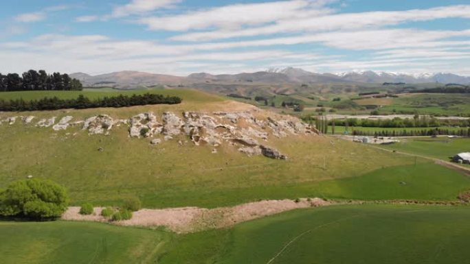 新西兰meadow and sheep farm的鸟瞰图