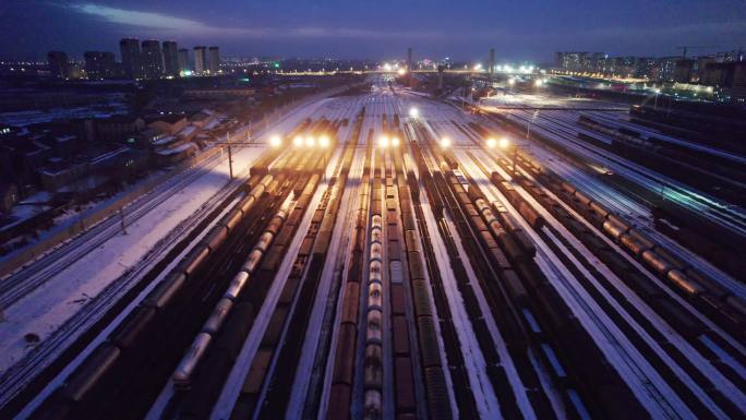 中国哈尔滨南站冬季货运火车夜景航拍