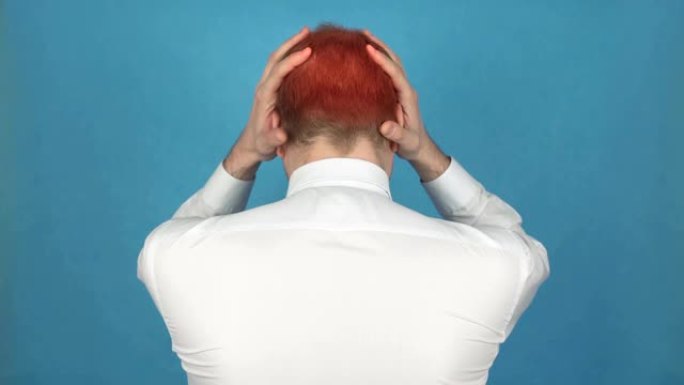 头痛发作，由于偏头痛或紧张或丛集性头痛，颈背或太阳穴区域的头部疼痛。中风或脑肿瘤的概念。穿白衬衫的男