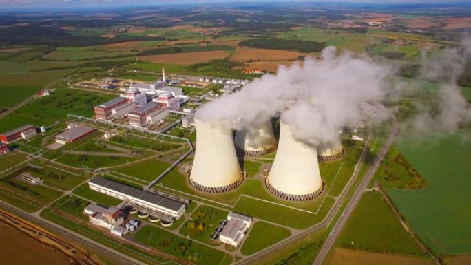 核电站的鸟瞰图。原子能发电站是非常重要的能源，具有低碳足迹。