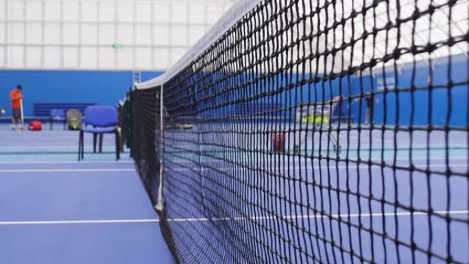 室内体育馆的网球网