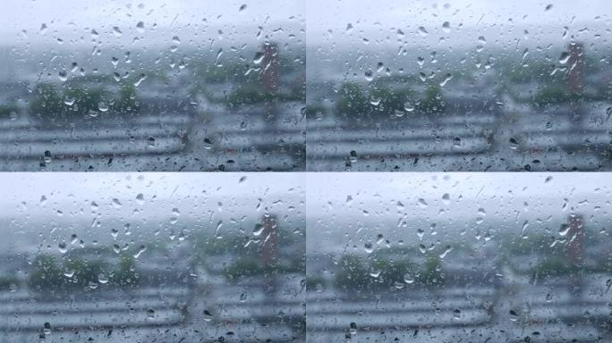 透明窗户上的雨滴