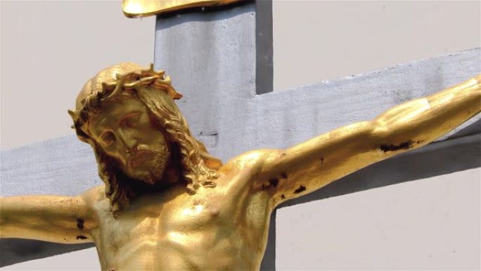 十字架上的金色耶稣基督-小教堂，耶稣受难像